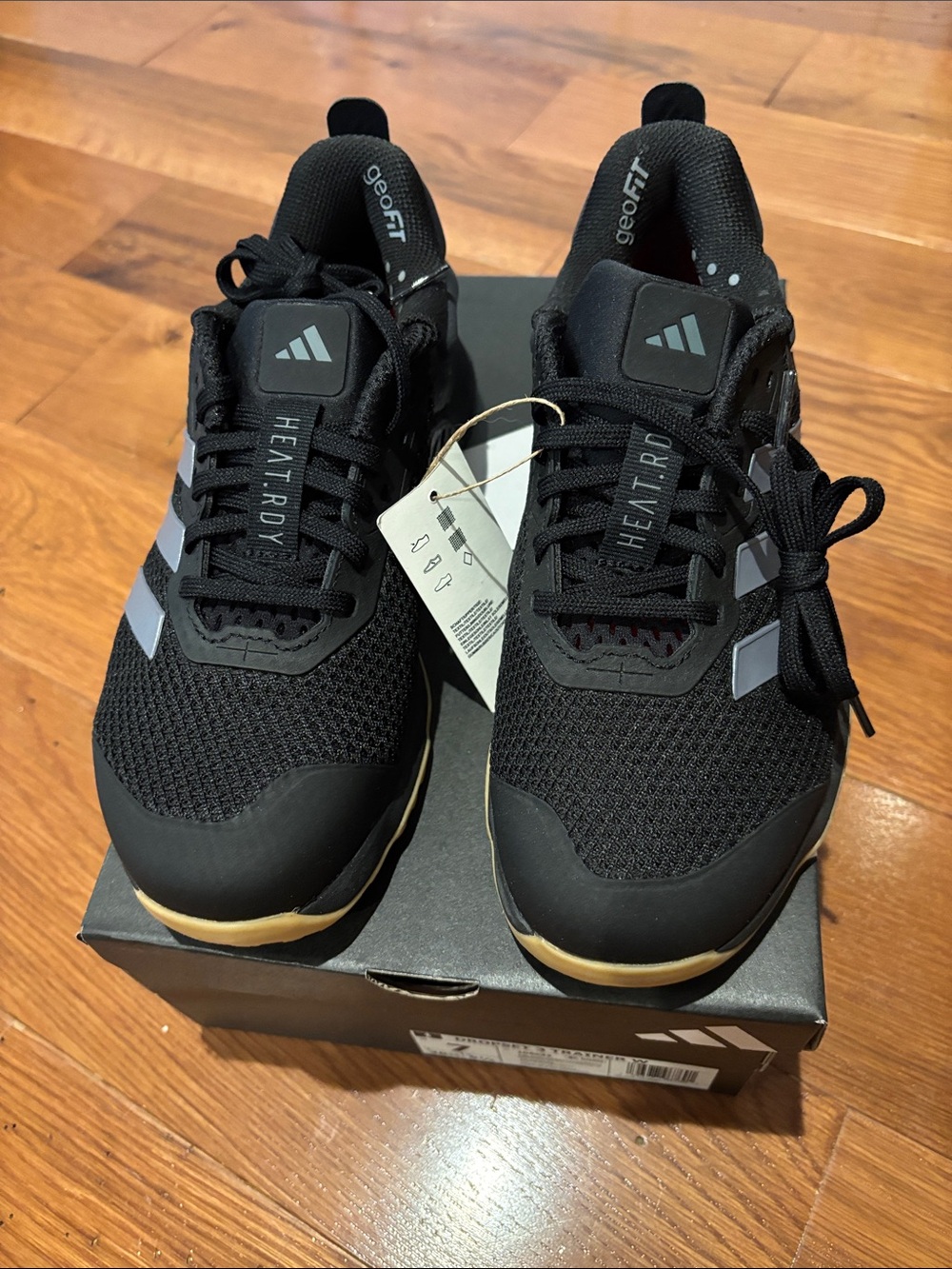 NWT NIB Women’s Adidas sneakers 7